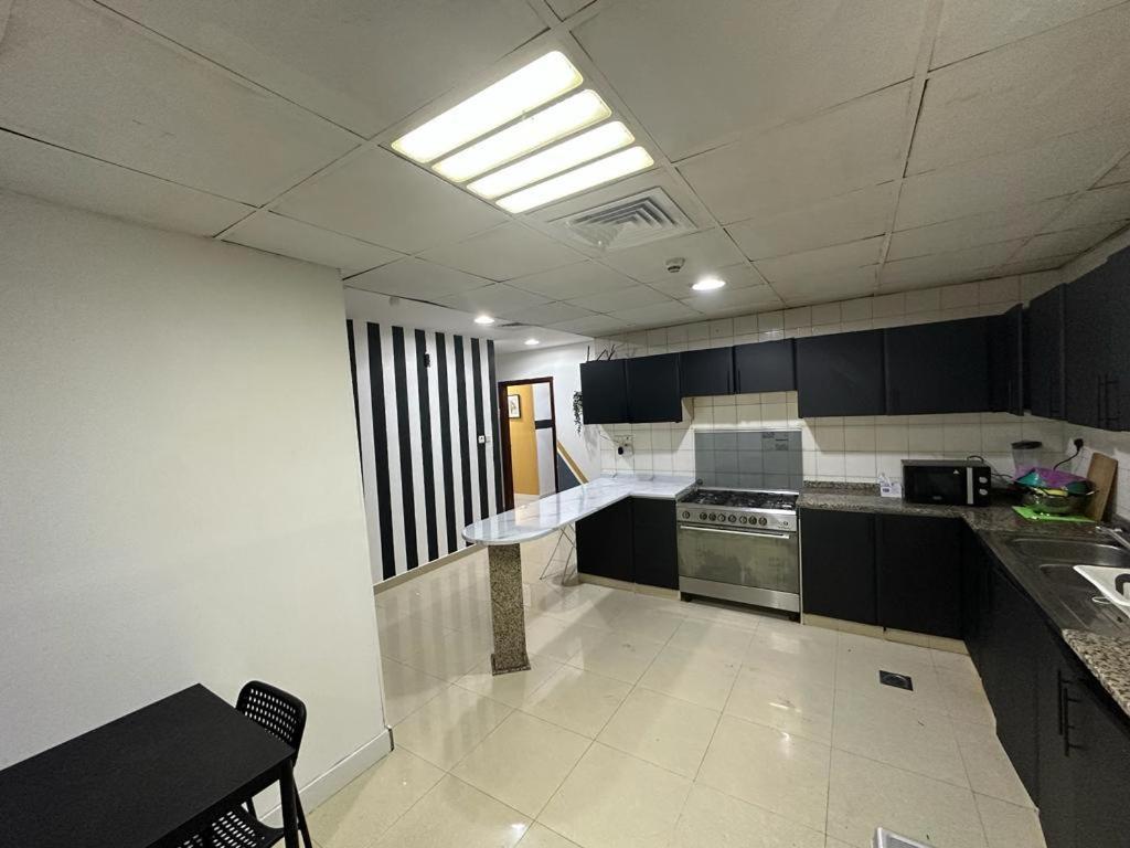 Lovely Partition In Barsha 1 Near Metro Séjour chez l'habitant *